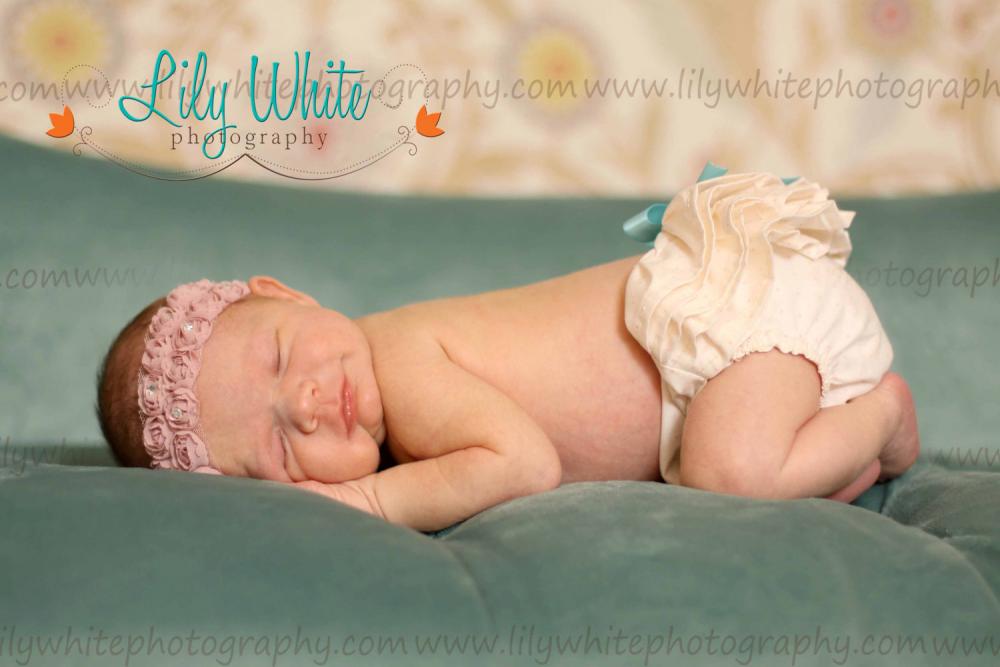 Baby Bloomer Diaper Cover, Ruffle Diaper Cover, Photography Prop, Cream Diaper Cover